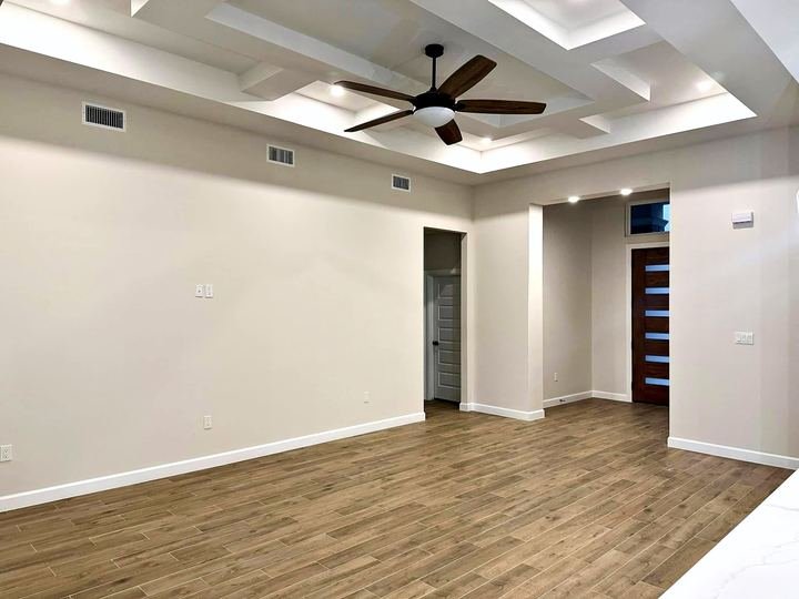Wood-look porcelain tile floor installed by Elyon Floors