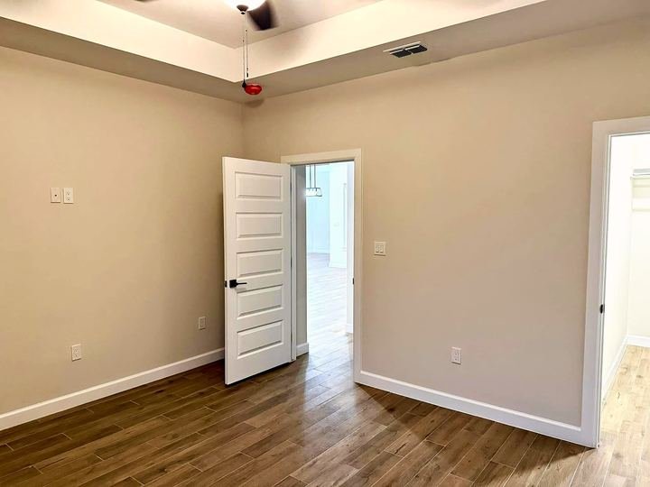 Wood-look porcelain tile floor installed by Elyon Floors