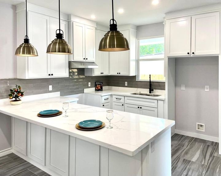 Kitchen remodel with white shaker cabinets and quartz countertops
